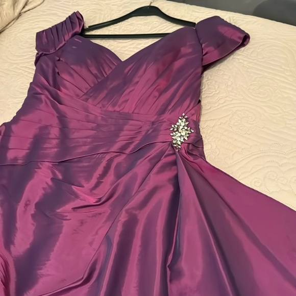 “Jade by Jasmine” Formal Taffeta Evening Dress in Plum - Picture 9 of 10